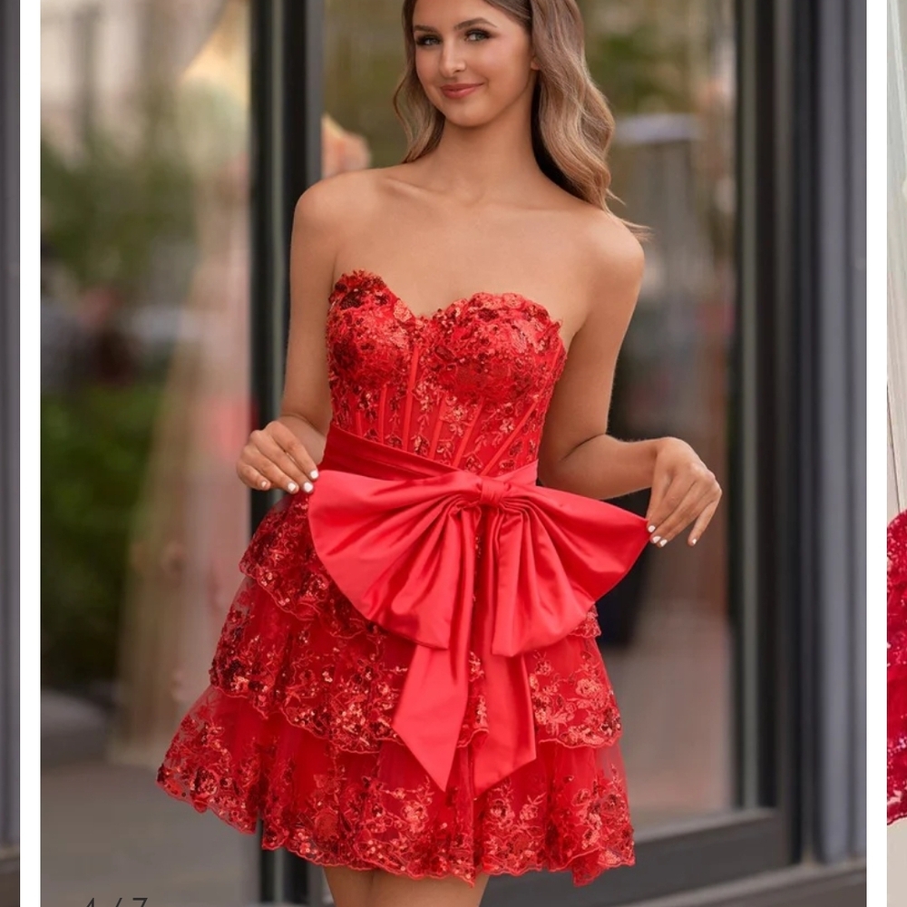 Chic Red Lace Strapless Mini Dress